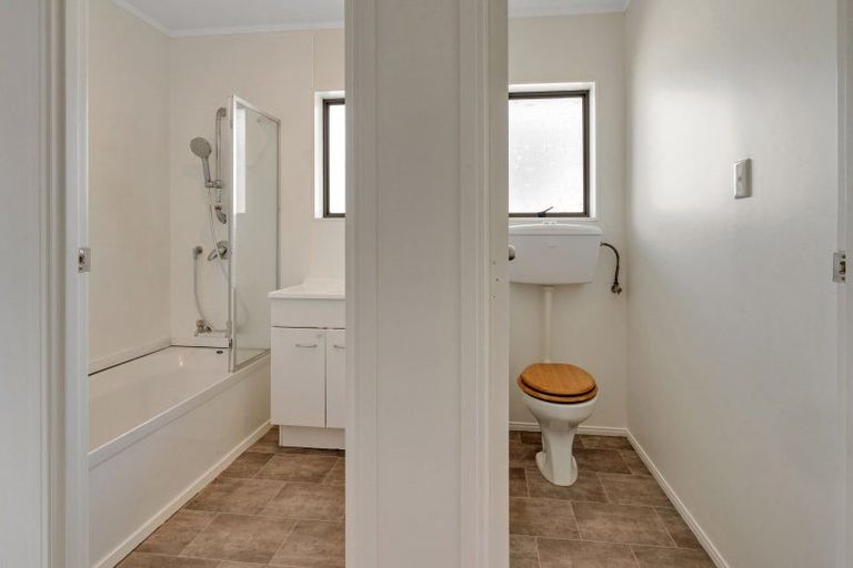 Photo of property in 2/125 Pigeon Mountain Road, Half Moon Bay, Auckland, 2012