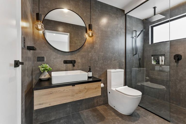 Photo of property in 33 Fernielea Drive, Riverhead, 0793