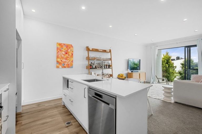 Photo of property in 6/3 Genevieve Lane, Hobsonville, Auckland, 0616