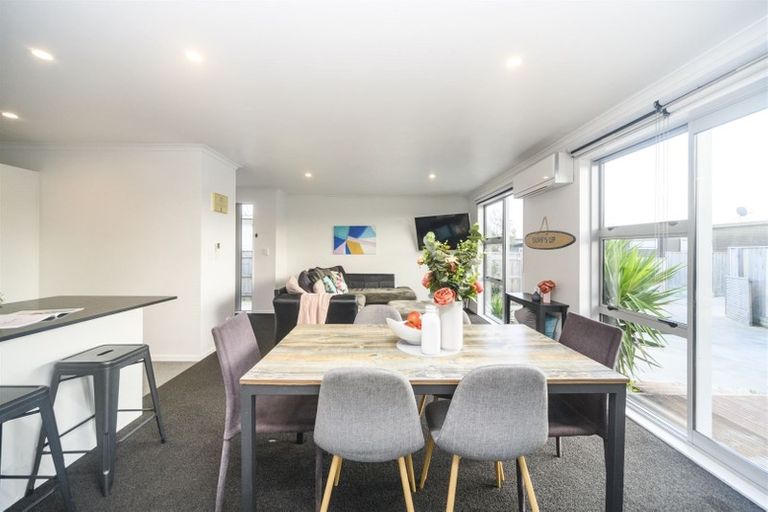 Photo of property in 56 Exeter Crescent, Takaro, Palmerston North, 4412