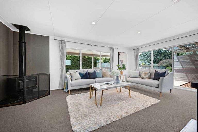 Photo of property in 3 Regency Place, Sunnynook, Auckland, 0632