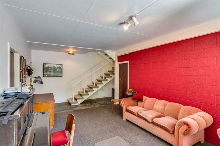 Photo of property in 16 Burns Road, Hospital Hill, Napier, 4110