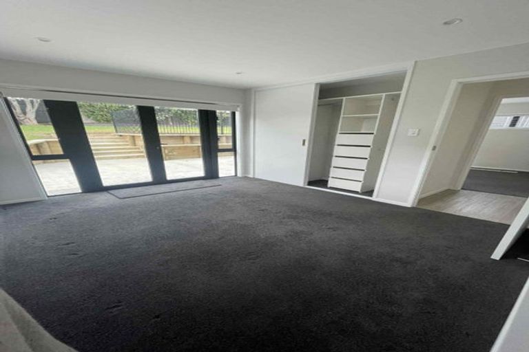 Photo of property in 5 Forsythe Place, Massey, Auckland, 0614