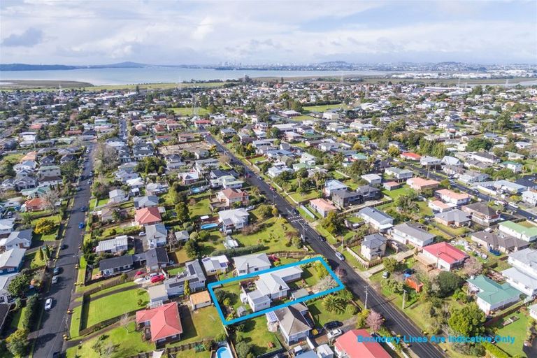 Photo of property in 70 Sylvan Crescent, Te Atatu South, Auckland, 0610
