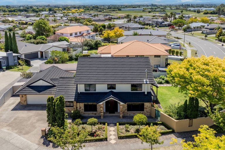 Photo of property in 2 Redwood Close, Havelock North, 4130