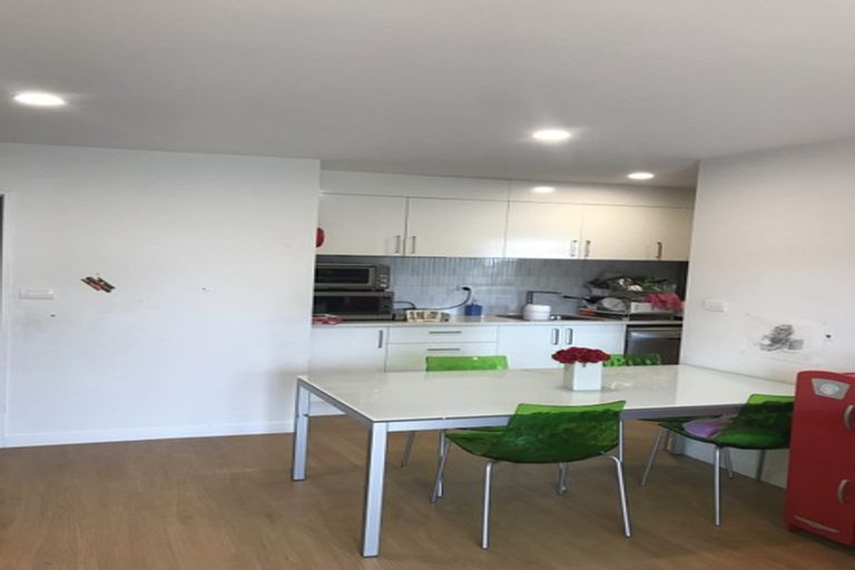 Photo of property in 24 Para Close, Fairview Heights, Auckland, 0632