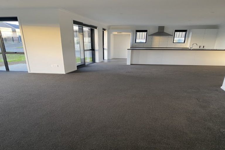 Photo of property in 8 Albatross Lane, Welcome Bay, Tauranga, 3112