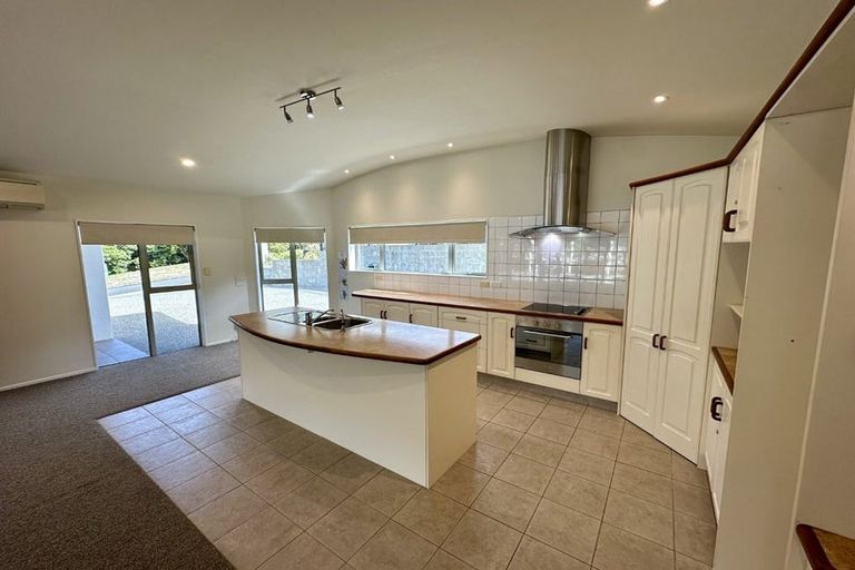 Photo of property in 8 Harbour View Heights, Picton, 7220