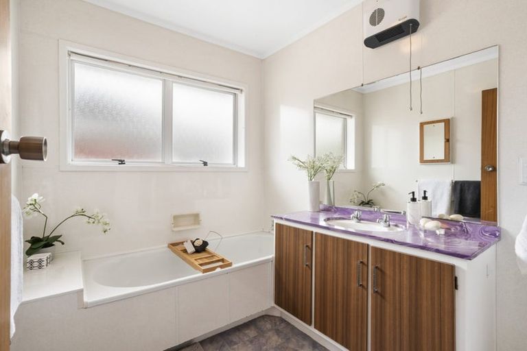 Photo of property in 91a Kiwi Esplanade, Mangere Bridge, Auckland, 2022