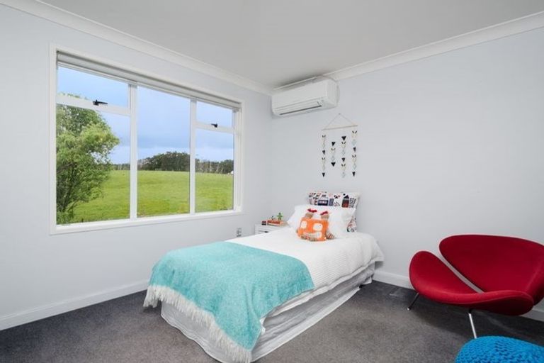 Photo of property in 59 Moontide Road, Kumeu, 0892