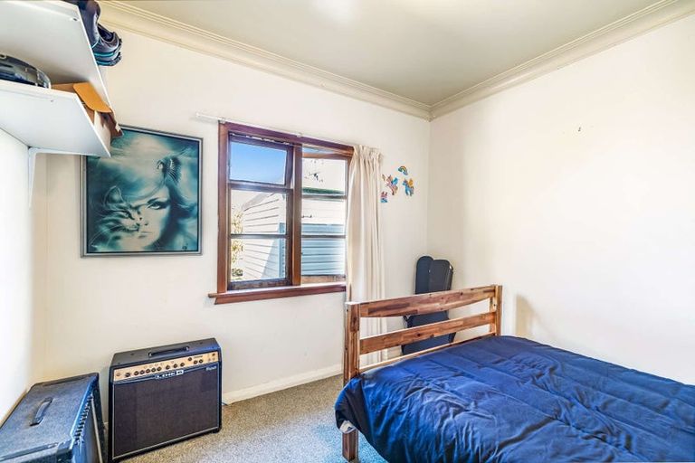 Photo of property in 44 Mckenzie Street, Levin, 5510