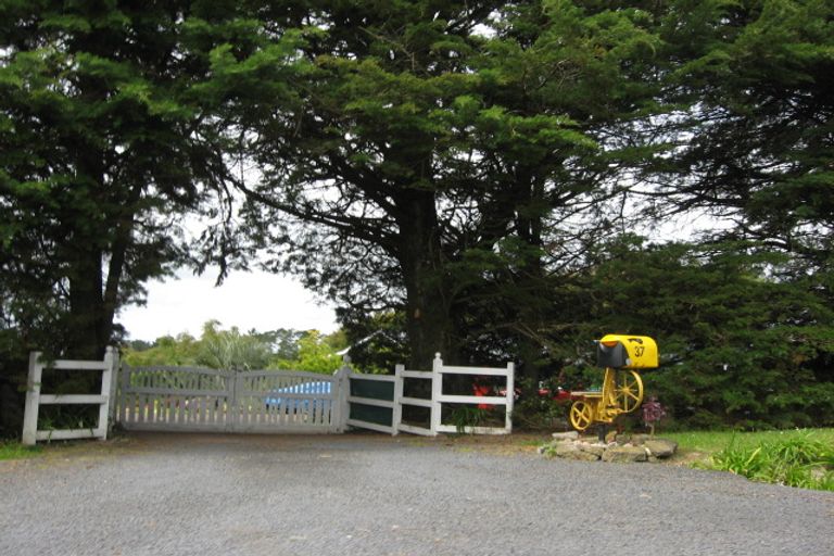 Photo of property in 37 Puke Road, Kumeu, 0891