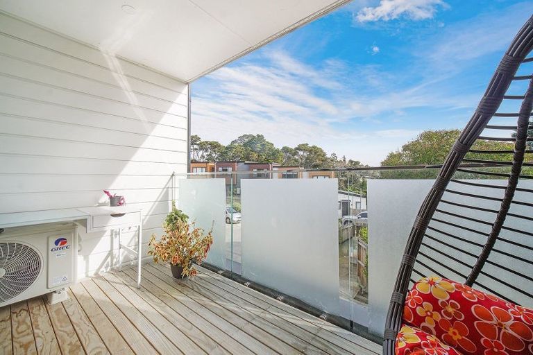 Photo of property in 12/9 Schnapper Rock Road, Greenhithe, Auckland, 0632