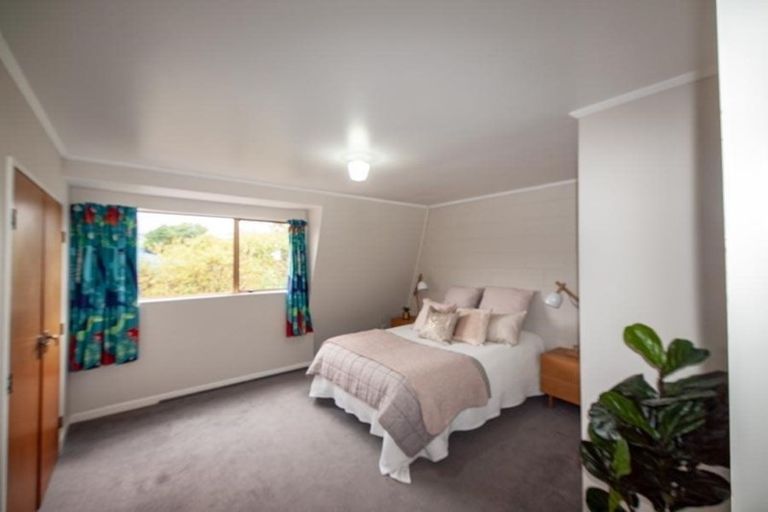 Photo of property in 95 Churton Drive, Churton Park, Wellington, 6037