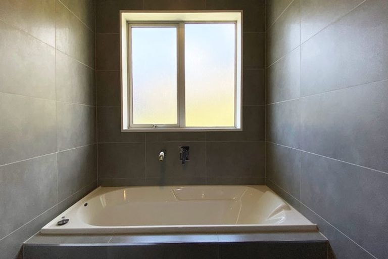 Photo of property in 33 Saint Maroun Rise, The Gardens, Auckland, 2105