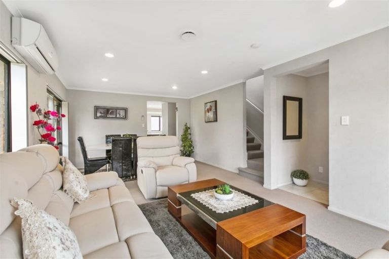 Photo of property in 24 Sarteano Drive, Manurewa, Auckland, 2105