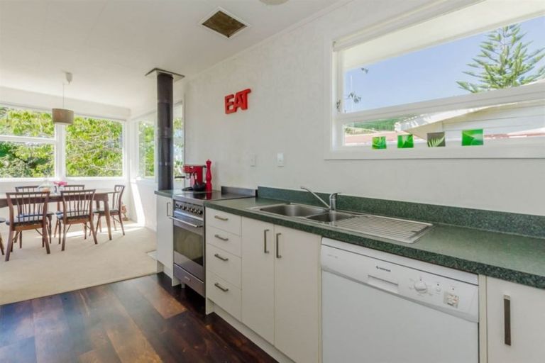 Photo of property in 5 Riwai Street, Paraparaumu, 5032