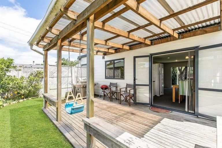 Photo of property in 2 Braeburn Place, Takanini, 2112