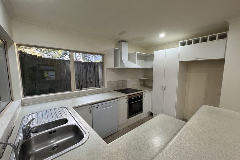 Photo of property in 2/50 Bond Crescent, Forrest Hill, Auckland, 0620