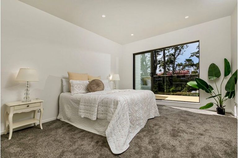 Photo of property in 17 Korokio Lane, Henderson, Auckland, 0612
