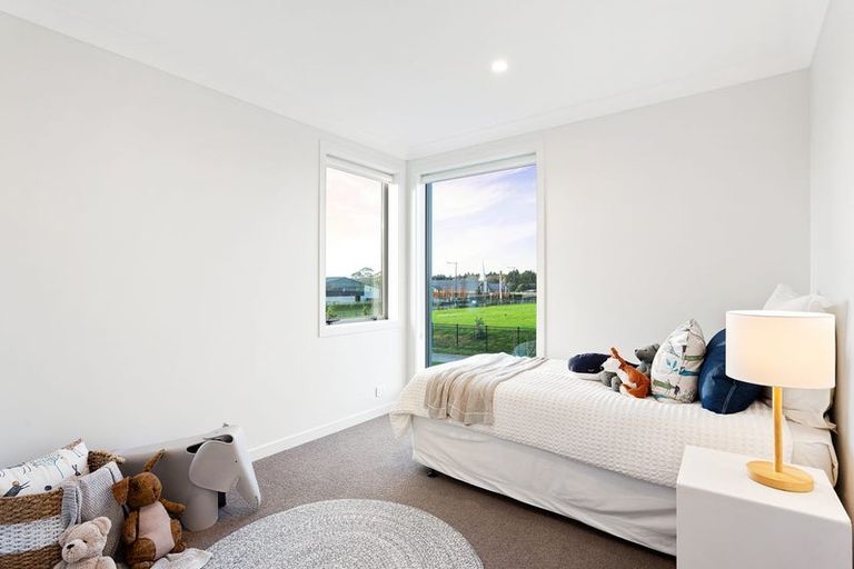 Photo of property in 1 Park Green Avenue, Rosehill, Papakura, 2113