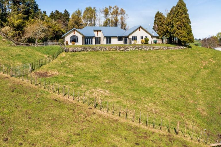 Photo of property in 311 Croydon Road, Midhirst, Stratford, 4394