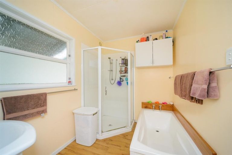 Photo of property in 28 Alexandra Street, Marton, 4710