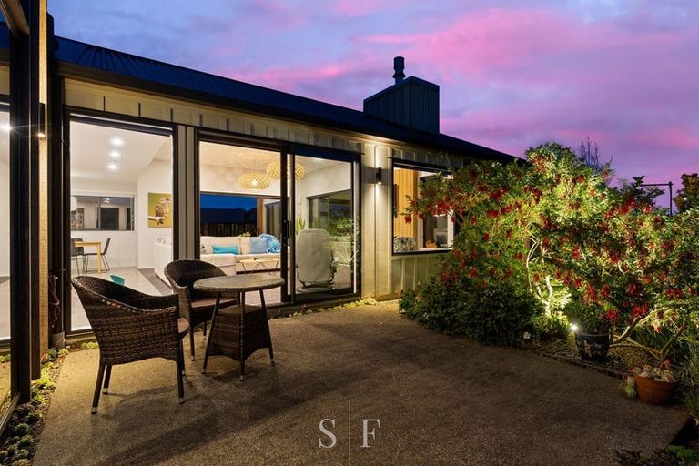 Photo of property in 14 Ferndale Drive, Waikanae, 5036