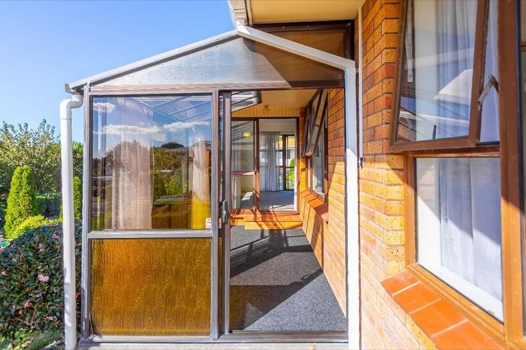 Photo of property in 6 Leatham Avenue, Strandon, New Plymouth, 4312