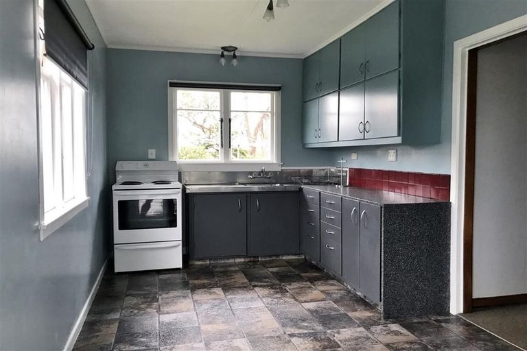 Photo of property in 13d York Crescent, Westown, New Plymouth, 4310