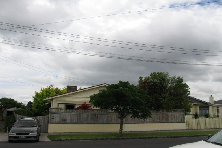 Photo of property in 39 Walmer Road, Point Chevalier, Auckland, 1022