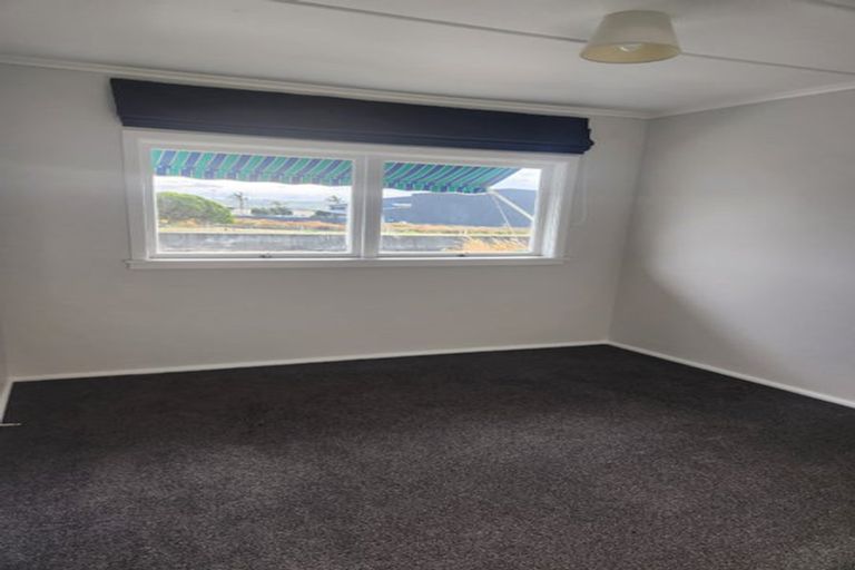 Photo of property in 35 Pukeko Place, Westshore, Napier, 4110