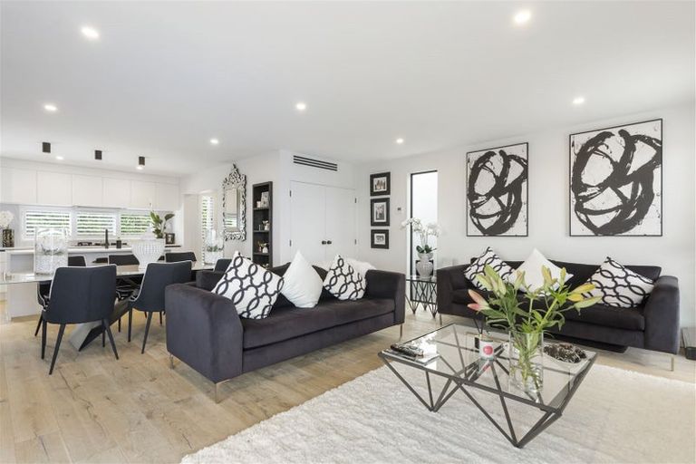 Photo of property in 18a Marama Street, Castor Bay, Auckland, 0620