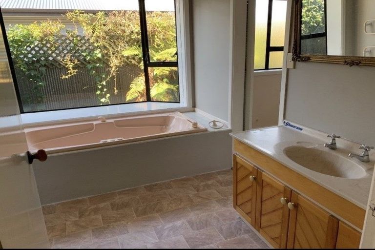 Photo of property in 126 Yaldhurst Road, Sockburn, Christchurch, 8042