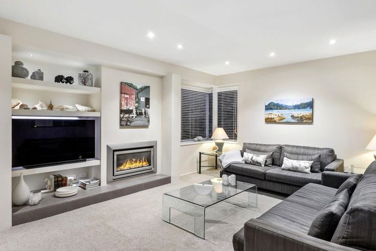 Photo of property in 34 Marine Parade, Macandrew Bay, Dunedin, 9014