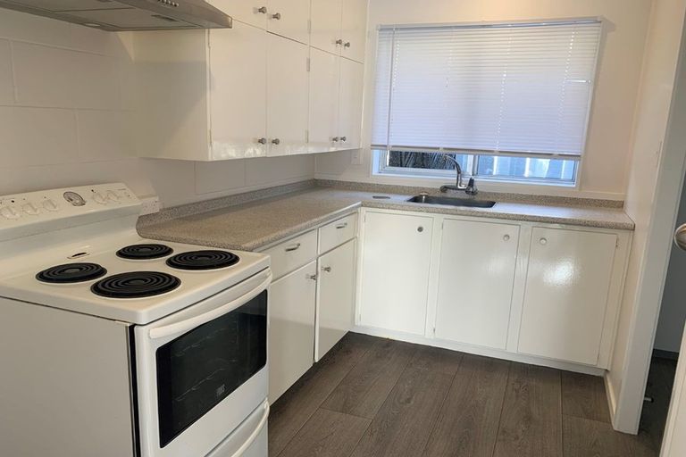 Photo of property in 3/98 Birkdale Road, Birkdale, Auckland, 0626