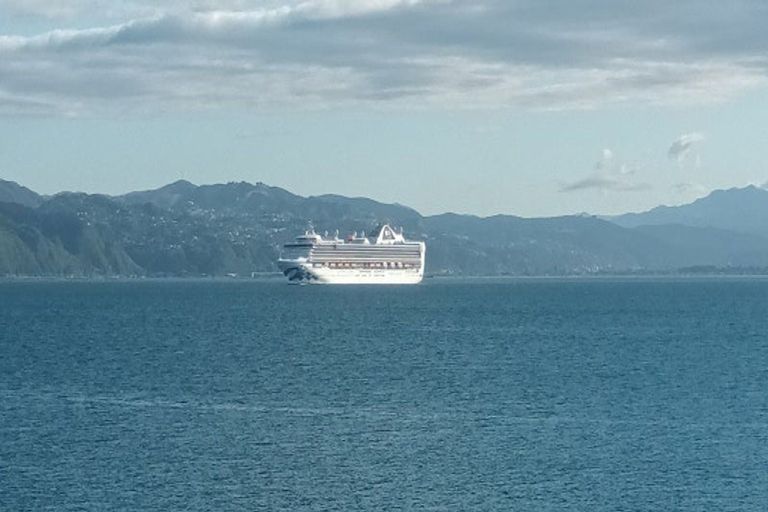 Photo of property in 2/148 Evans Bay Parade, Roseneath, Wellington, 6021