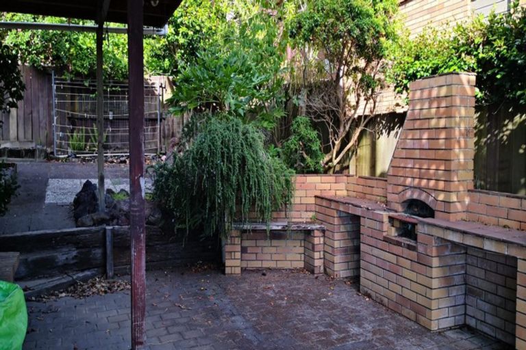 Photo of property in 34a Mark Edward Drive, Half Moon Bay, Auckland, 2012