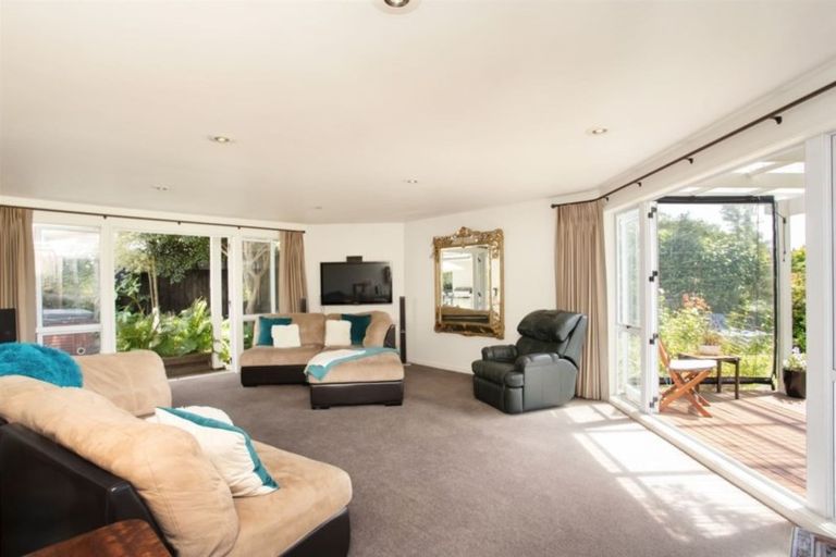 Photo of property in 113 Gardiners Road, Harewood, Christchurch, 8051