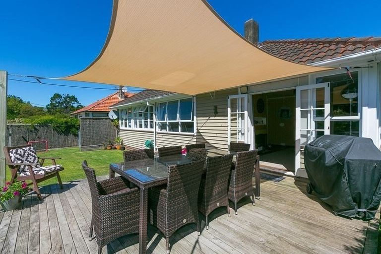 Photo of property in 64 Parsons Street, Frankleigh Park, New Plymouth, 4310