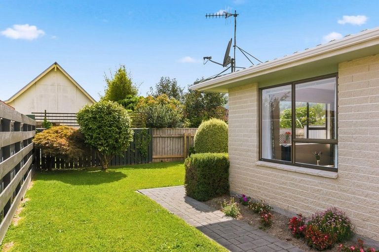 Photo of property in 48a Rewarewa Crescent, Waikanae, 5036