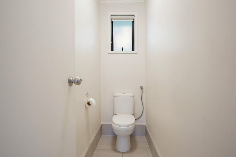 Photo of property in 35 Nile Road, Kelston, Auckland, 0602