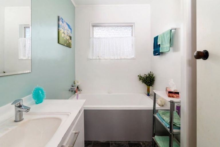 Photo of property in 29 Pohutukawa Drive, Owhata, Rotorua, 3010