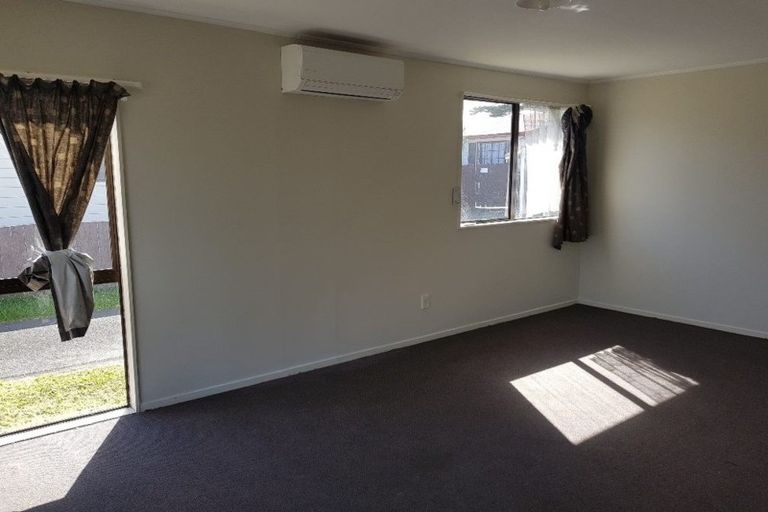 Photo of property in 1/85 Luanda Drive, Ranui, Auckland, 0612