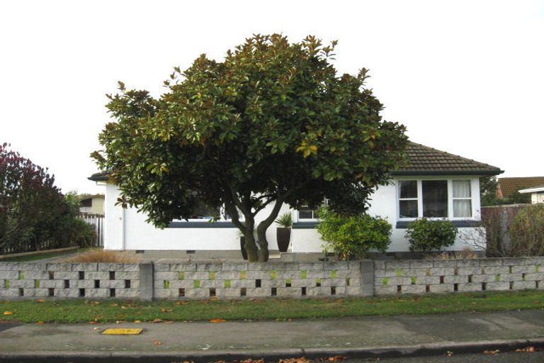 Photo of property in 19 Nyoli Street, Northcote, Christchurch, 8052