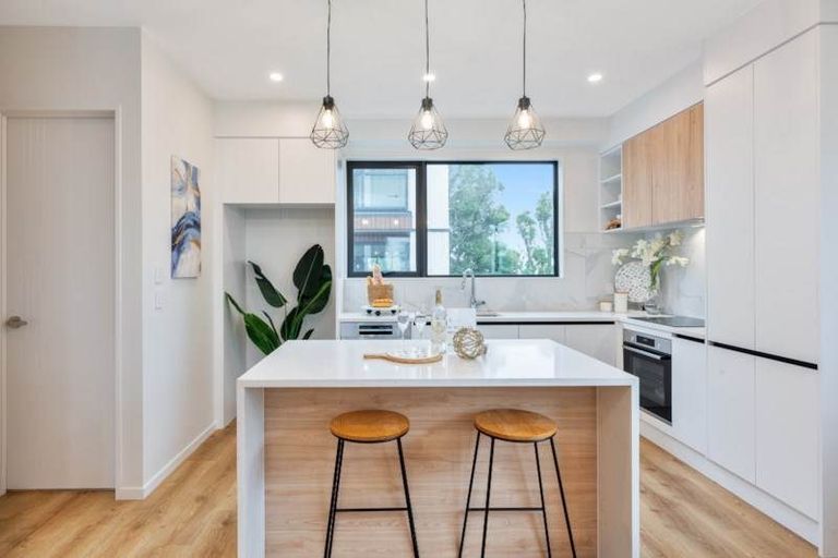 Photo of property in 1/16 Williamson Avenue, Belmont, Auckland, 0622