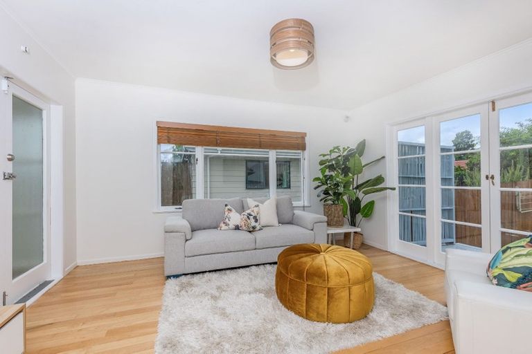 Photo of property in 13 Glen Marine Parade, Glendene, Auckland, 0602