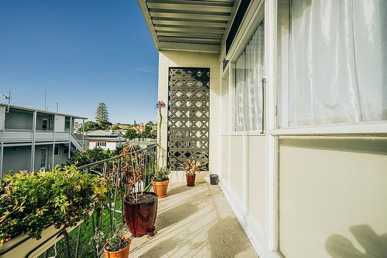 Photo of property in Balmoral Court, 2/130a Balmoral Road, Mount Eden, Auckland, 1024
