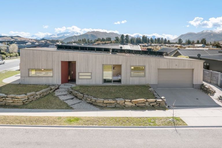 Photo of property in 6 Pounamu Avenue, Albert Town, Wanaka, 9305