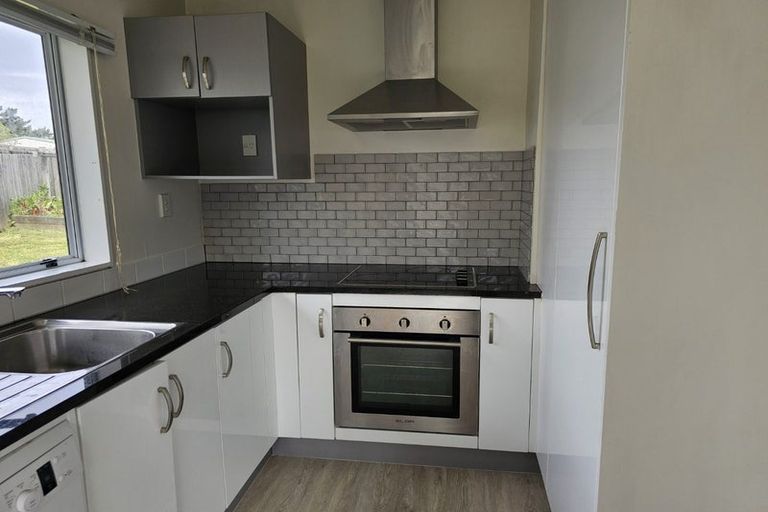 Photo of property in 33 Guadeloupe Crescent, Grenada Village, Wellington, 6037